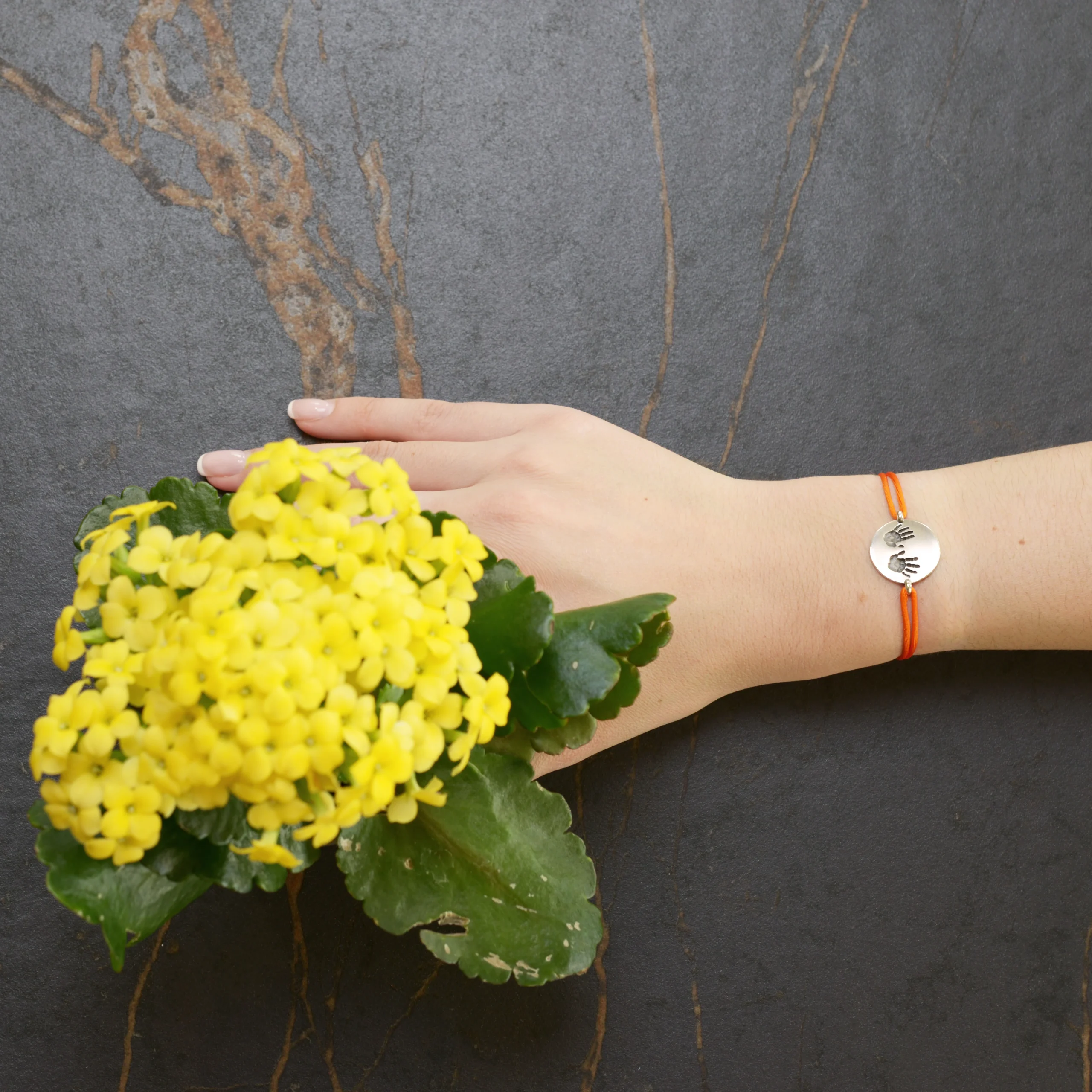 Bracelet lien empreintes mains en argent – Image 2