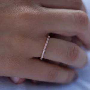 Bague plaqué or rose sertie de zircons