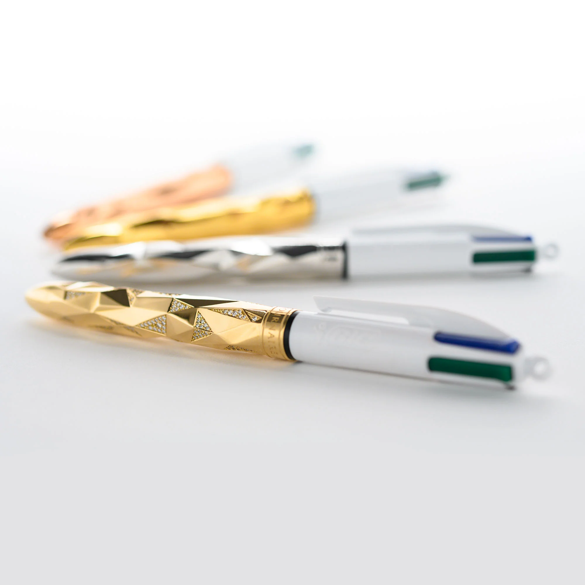 BIC 4 Couleurs "Bic x Orlinski x Tournaire" or jaune et diamants – Image 2