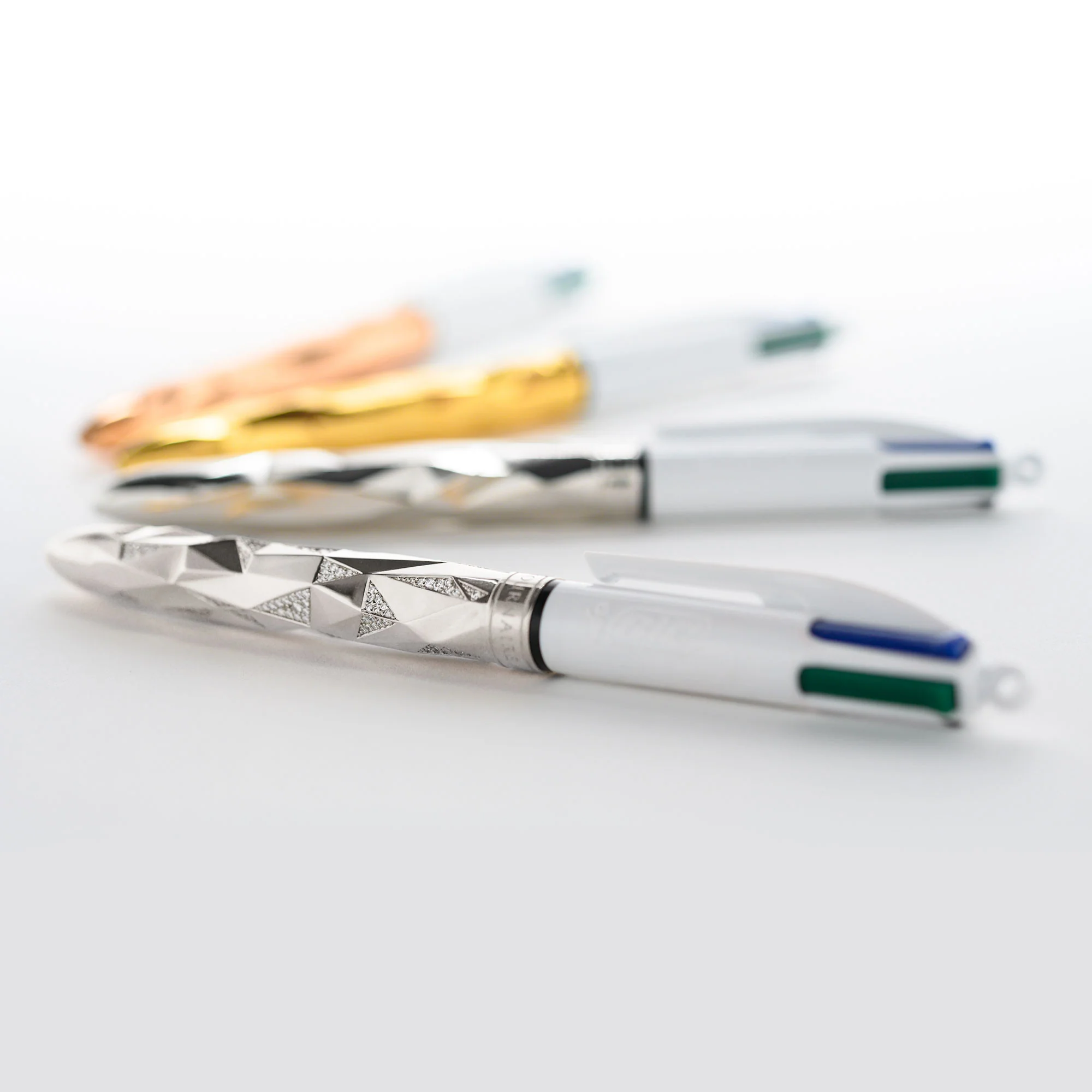 BIC 4 Couleurs "Bic x Orlinski x Tournaire" or blanc et diamants – Image 2