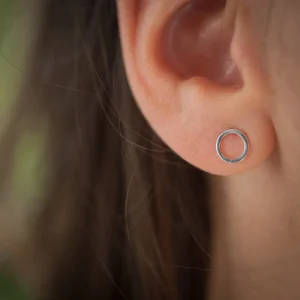 Boucles d’Oreilles Puces Rondes en Argent 925 – Simplicité et Élégance Discrète