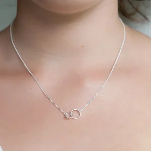 Collier Deux Petits Ronds Entrelacés en Argent 925 – Symbole d'Amitié et d'Amour
