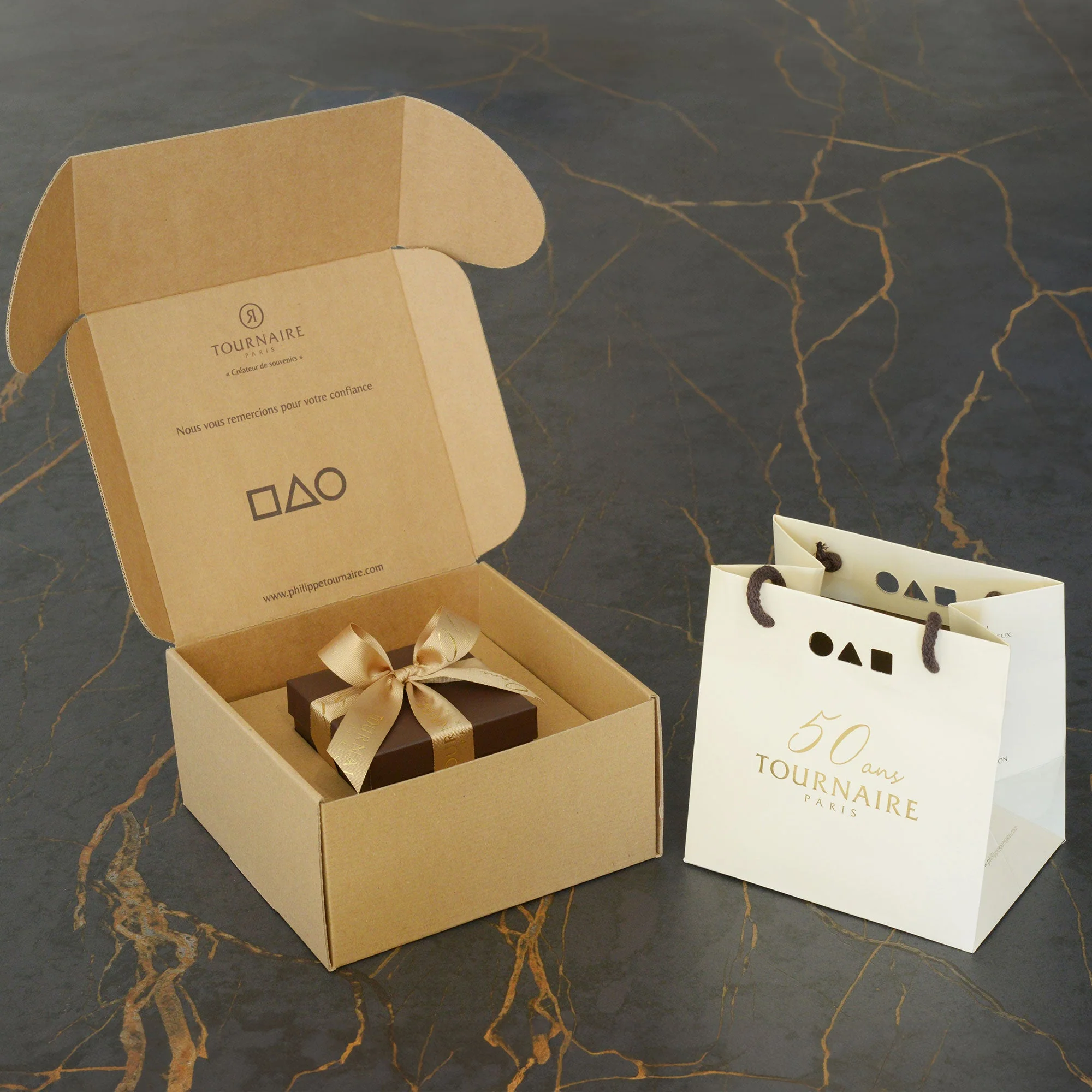 Pendentif signe Labyrinthe carré en or Tournaire – Image 2